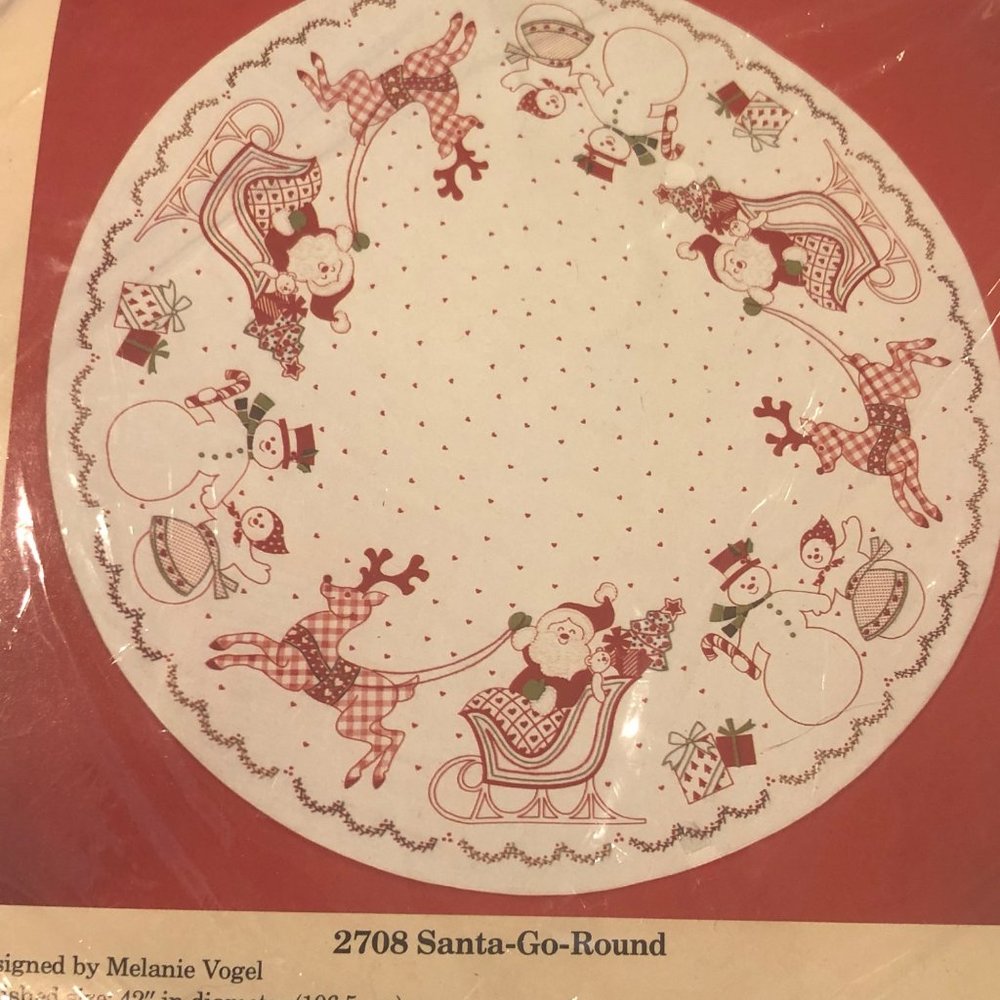 Creative Circle Vintage 1988 Needlecraft Kit Santa Go Round Tree Skirt Table Cov